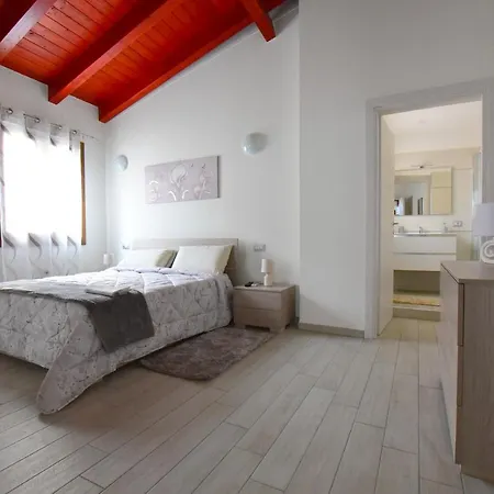 La Genuina Bed & Breakfast